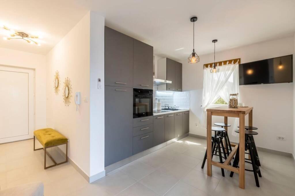 Apartment By Joe Трогір Екстер'єр фото