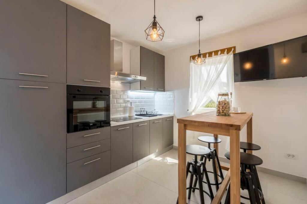 Apartment By Joe Трогір Екстер'єр фото