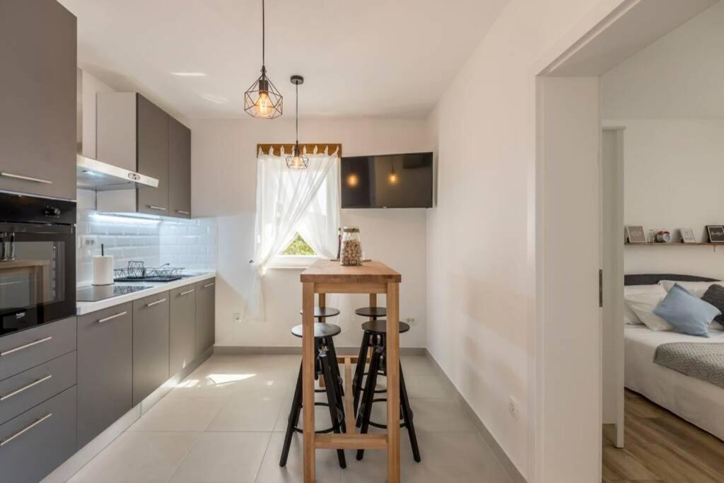 Apartment By Joe Трогір Екстер'єр фото